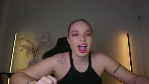 Violla online show from November 26, 2025, 6:14 am