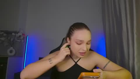 Snapshot of viollasinzz chatting on May 27, 2026, 7:49 am Violla online show from May 27, 2026, 7:49 am
