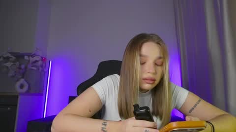 Snapshot of viollasinzz chatting on June 10, 2026, 7:18 am Violla online show from June 10, 2026, 7:18 am