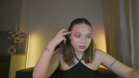 Snapshot of viollasinzz chatting on June 15, 2026, 8:05 am Violla online show from June 15, 2026, 8:05 am