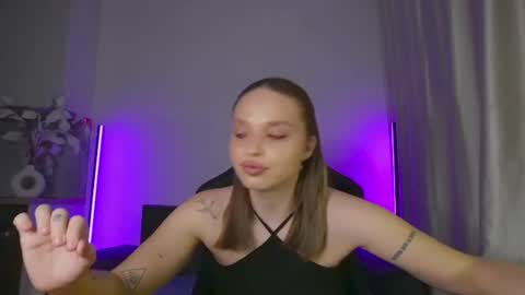 Snapshot of viollasinzz chatting on June 25, 2026, 4:56 am Violla online show from June 25, 2026, 4:56 am