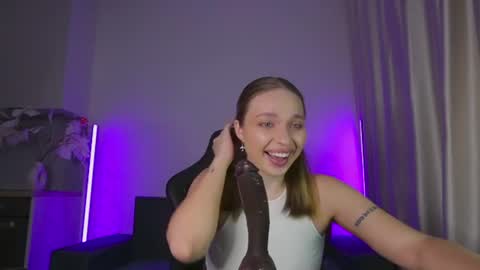 Snapshot of viollasinzz chatting on July 22, 2026, 9:56 am Violla online show from July 22, 2026, 9:56 am