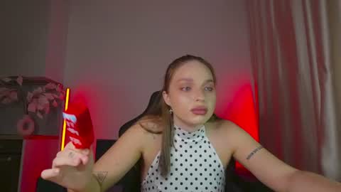 Snapshot of viollasinzz chatting on July 27, 2026, 8:10 am Violla online show from July 27, 2026, 8:10 am