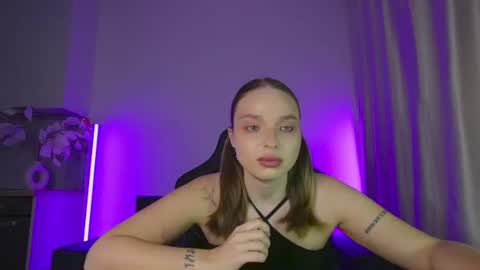Snapshot of viollasinzz chatting on July 28, 2026, 8:32 am Violla online show from July 28, 2026, 8:32 am