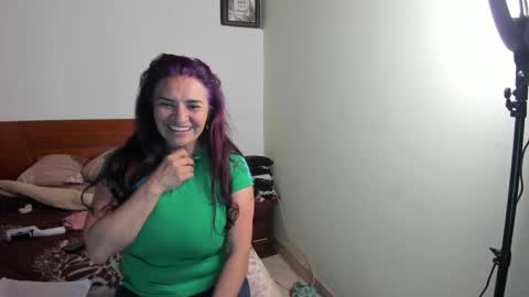 Snapshot of violleeet_ chatting on December 16, 2025, 5:12 am violleeet_ online show from December 16, 2025, 5:12 am