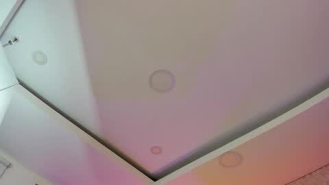 VIOLLET online show from February 16, 2026, 7:43 pm