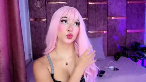 viollettebylyly online show from December 4, 2025, 12:14 pm