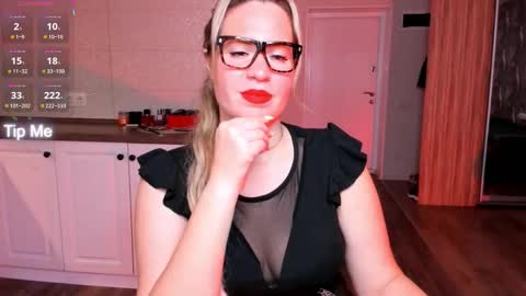 Snapshot of vip_juicy chatting on October 1, 2025, 11:16 am VelvettTime online show from October 1, 2025, 11:16 am