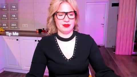 Snapshot of vip_juicy chatting on October 8, 2025, 8:23 am VelvettTime online show from October 8, 2025, 8:23 am