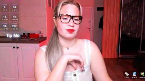 Snapshot of vip_juicy chatting on October 18, 2025, 8:26 am VelvettTime online show from October 18, 2025, 8:26 am