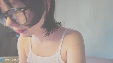 Snapshot of virgiin_lily chatting on September 11, 2025, 5:40 am Lily online show from September 11, 2025, 5:40 am