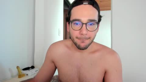 Snapshot of vito_ferrero chatting on May 6, 2026, 11:48 am Vito Ferrer online show from May 6, 2026, 11:48 am