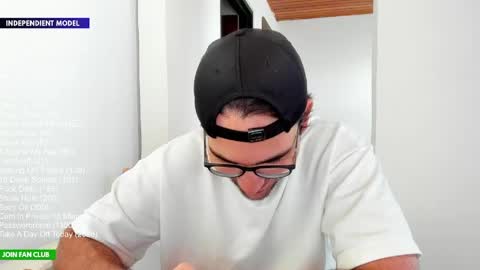 Snapshot of vito_ferrero chatting on June 3, 2026, 5:07 pm Vito Ferrer online show from June 3, 2026, 5:07 pm