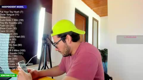 Snapshot of vito_ferrero chatting on June 10, 2026, 12:59 pm Vito Ferrer online show from June 10, 2026, 12:59 pm