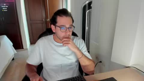 Snapshot of vito_ferrero chatting on July 29, 2026, 5:55 pm Vito Ferrer online show from July 29, 2026, 5:55 pm