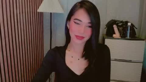 Snapshot of vivahotbabessandra chatting on May 8, 2026, 12:27 am SANDRA GOING YOU online show from May 8, 2026, 12:27 am