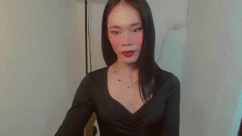 Snapshot of vivahotbabessandra chatting on May 24, 2026, 5:51 pm SANDRA GOING YOU online show from May 24, 2026, 5:51 pm