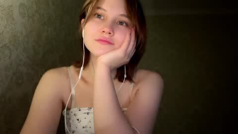 Snapshot of vivatrude chatting on May 14, 2026, 4:14 pm Sonya online show from May 14, 2026, 4:14 pm