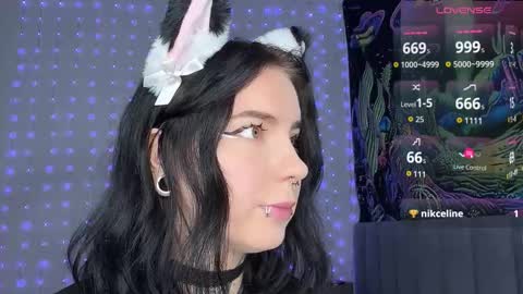 Snapshot of vivi__squirrel chatting on November 28, 2025, 6:16 am Vivi online show from November 28, 2025, 6:16 am