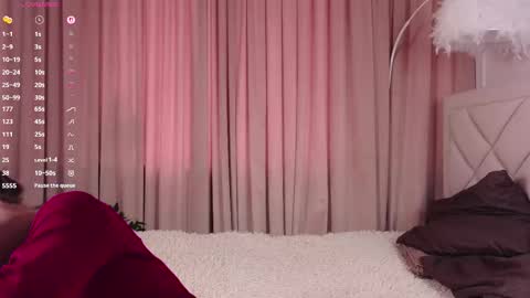 Snapshot of vivi_ennes chatting on October 22, 2025, 7:19 am You like my friends can call me LUNA This is my first day here online show from October 22, 2025, 7:19 am