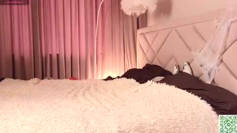 Snapshot of vivi_ennes chatting on November 1, 2025, 7:10 am You like my friends can call me LUNA This is my first day here online show from November 1, 2025, 7:10 am