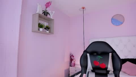 Vivi online show from November 9, 2025, 3:27 am