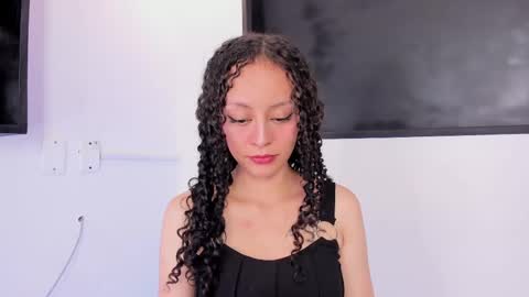 Vivi online show from May 10, 2026, 3:33 am