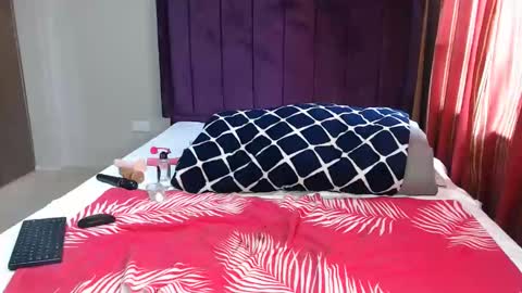 vivi_reeves online show from March 5, 2026, 12:12 pm