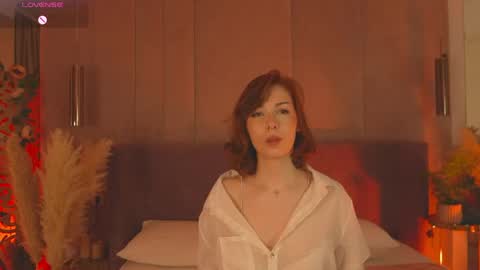 vivi_west online show from April 18, 2026, 6:01 pm