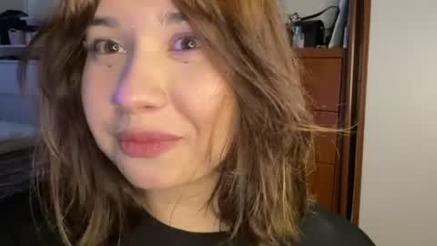 Snapshot of viviaaan_n chatting on August 1, 2026, 10:47 am Vivian online show from August 1, 2026, 10:47 am