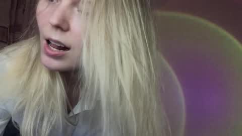 vivian_alison online show from December 4, 2025, 7:00 pm