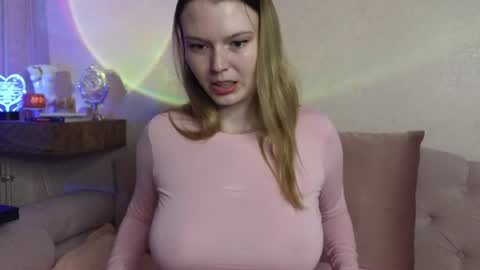 Snapshot of vivian_alison chatting on July 3, 2026, 7:31 pm vivian_alison online show from July 3, 2026, 7:31 pm