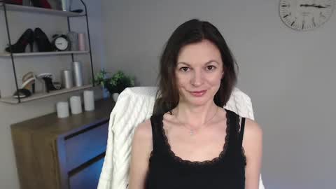 Snapshot of vivian_dream chatting on February 7, 2025, 11:01 am Vivian online show from February 7, 2025, 11:01 am