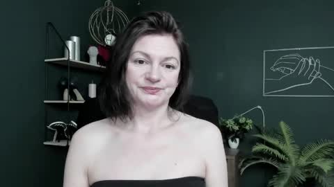 Vivian online show from May 14, 2026, 11:39 am