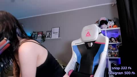 vivian_qwerty online show from April 30, 2026, 5:25 am