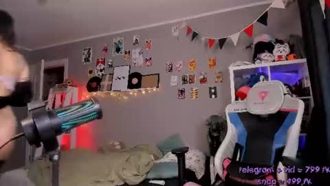 vivian_qwerty online show from June 22, 2026, 5:59 am