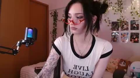 vivian_qwerty online show from July 9, 2026, 6:17 am