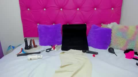 VivianParis online show from May 22, 2026, 2:22 pm