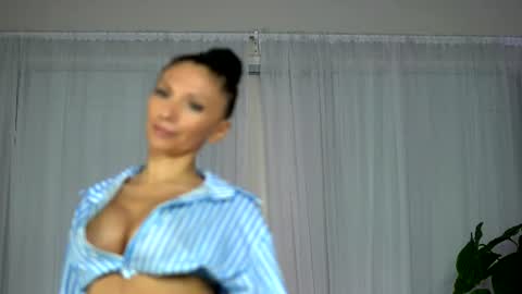 Snapshot of vivianestein chatting on July 22, 2026, 8:33 pm Vivi online show from July 22, 2026, 8:33 pm