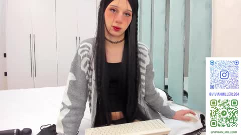 Vivian online show from December 18, 2025, 3:23 am