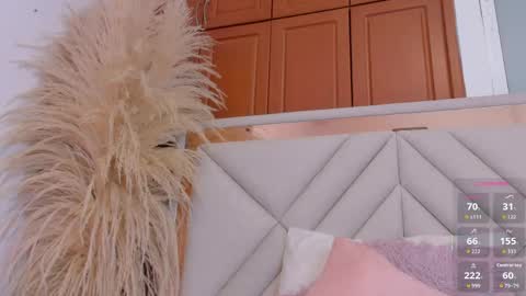 Snapshot of vivianne_scott chatting on May 17, 2026, 12:12 pm Vivi online show from May 17, 2026, 12:12 pm