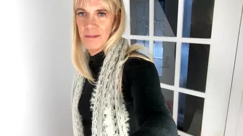 Vivlove online show from December 28, 2024, 8:58 pm