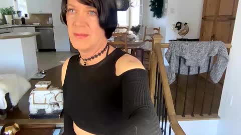 Vivlove online show from February 8, 2025, 3:42 pm