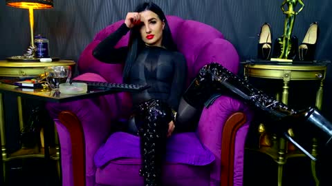 Snapshot of vivianreeve chatting on December 9, 2024, 6:03 pm Vivian Reeve online show from December 9, 2024, 6:03 pm