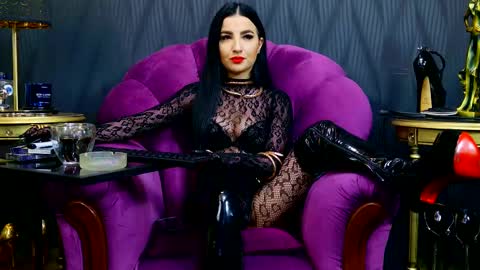 Snapshot of vivianreeve chatting on February 19, 2025, 4:11 pm Vivian Reeve online show from February 19, 2025, 4:11 pm