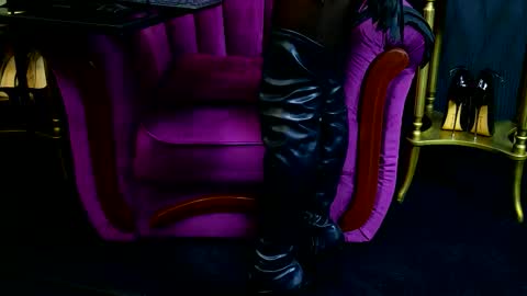 Snapshot of vivianreeve chatting on October 23, 2025, 5:51 am Vivian Reeve online show from October 23, 2025, 5:51 am