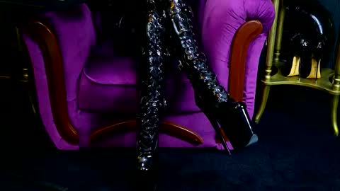 Snapshot of vivianreeve chatting on October 30, 2025, 2:40 pm Vivian Reeve online show from October 30, 2025, 2:40 pm