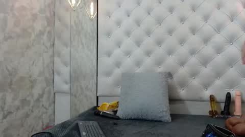 VivianRose online show from February 18, 2026, 2:18 am