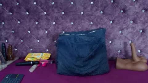 VivianRose online show from April 6, 2026, 4:46 am