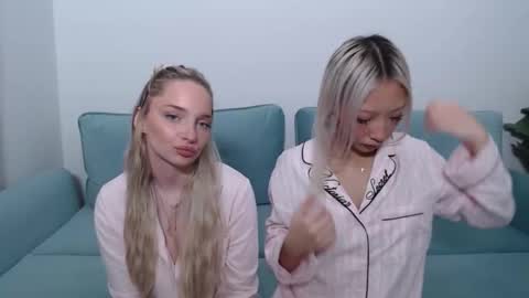 vivianwinters online show from November 21, 2025, 1:37 am